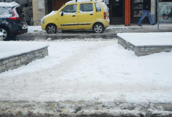 Η γραβάτα, αγαπημένοι μου, είναι ένα συνηθισμένο ή καλύτερα το πιο συνηθισμένο ανδρικό αξεσουάρ. Είναι επίσης ένα άχρηστο ανδρικό αξεσουάρ!