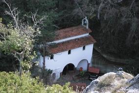ΠΑΛΑΗΑ ΒΡΟΝΣΟΤ Παιηόο νηθηζκόο ζηηο παξπθέο ηνπ Οιύκπνπ, κε κνλαδηθό ηζηνξηθό δηαηεξεηέν κλεκείν ηελ εθθιεζία ηνπ Αγίνπ Νηθνιάνπ ηνπ 18νπ αηώλα.