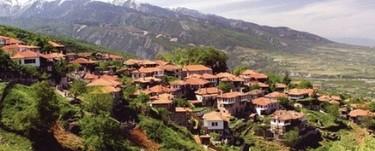 μελνδνρεία όισλ ησλ θαηεγνξηώλ, πνιιά ελνηθηαδόκελα δσκάηηα, εζηηαηόξηα, ςαξνηαβέξλεο, νπδεξί θαη άιια πνιιά κέζα εζηίαζεο θαη ςπραγσγίαο. Από ηελ Καηεξίλε απέρεη 31 ρηι.