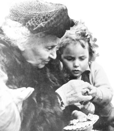 Οι Σχολικοί Κήποι στον Φακό της Ιστορίας H Maria Montessori (1870-1952) στο βιβλίο της «La mente del bambino: mente assorbente)-(ο δεκτικός νους, 1952) γράφει: «Όταν ο μαθητής γνωρίζει ότι η ζωή των