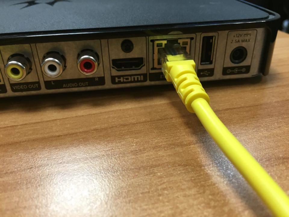 2 Ο Βήμα: Συνδέουμε το καλώδιο δικτύου από το router με
