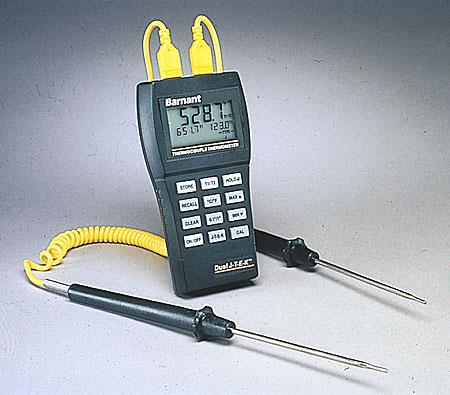 iv Thermocouple Rajah 2.13 : thermocouple Thermocouple terdiri daripada dua konduktor berbeza dalam hubungan, yang menghasilkan voltan apabila dipanaskan.