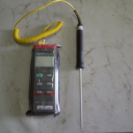 Rajah 3.10 : kaedah mengukur bacaan kuasa menggunakan multimeter 3.3.8 Prosedur Pengukuran Suhu Dalam pengukuran suhu di dalam kereta, alat thermocouple mestilah diletakkan di dalam kereta.