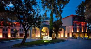 Ημερομηνίες διεξαγωγής & Συνεδριακό Κέντρο Το 54 ο Πανελλήνιο Παιδιατρικό Συνέδριο θα πραγματοποιηθεί στις 17-19 Ιουνίου 2016, στο ξενοδοχείο Grand Serai στα Ιωάννινα.