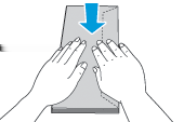 Χαρτί και μέσα εκτύπωσης Τοποθέτηση φακέλων στο δίσκο Bypass 1. Ανοίξτε το δίσκο Bypass. 2. Μετακινήστε τους οδηγούς πλάτους προς τις άκρες του δίσκου.