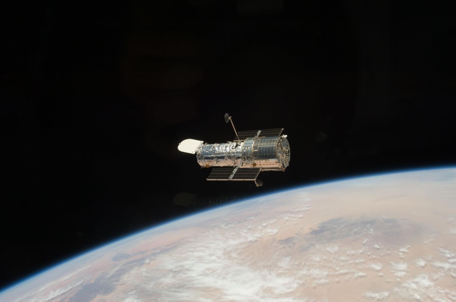 Το διαστημικό τηλεσκόπιο Hubble Το διαστημικό τηλεσκόπιο Hubble.