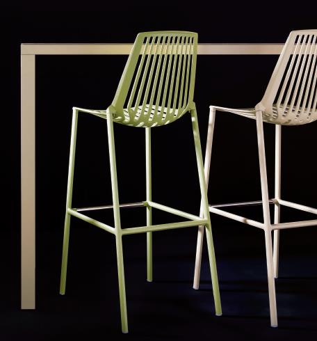 Καρέκλες-πολυθρόνες-σκαμπό για χρήση σε εσωτερικούς και εξωτερικούς χώρους.