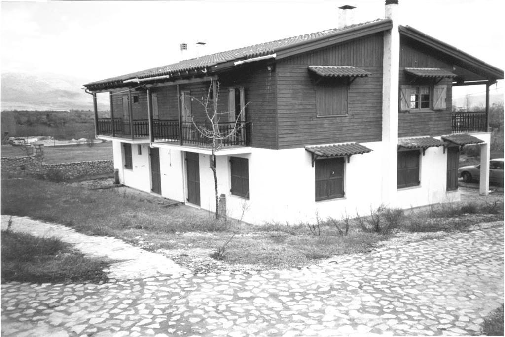 Κατοικία από ελαφρύ σκελετό, επάνω σε πλάκα μπετόν ισογείου οικίας