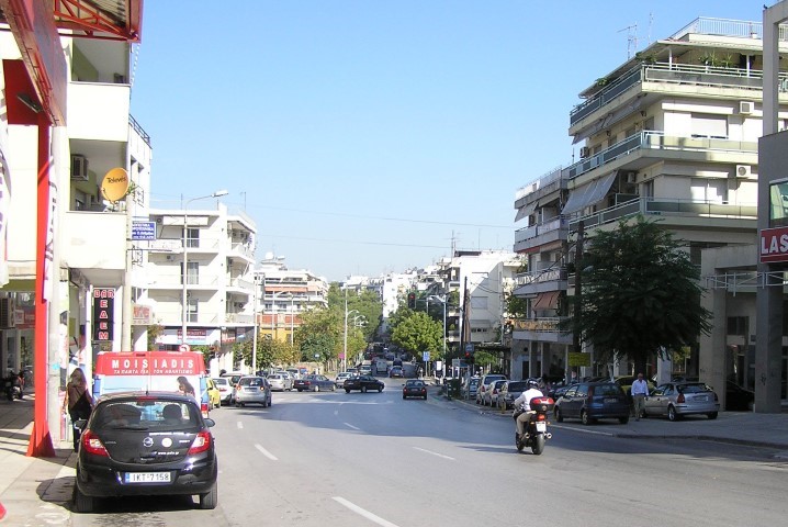 Η οδός Βασιλίσης Όλγας ήταν γνωστή και ως «Λεωφόρος Πύργων»; Ο κεντρικός δρόμος της νεότερης νοτιοανατολικής συνοικίας του δήμου Θεσσαλονίκης που δημιουργήθηκε στα τέλη του 19ου αιώνα, η σημερινή