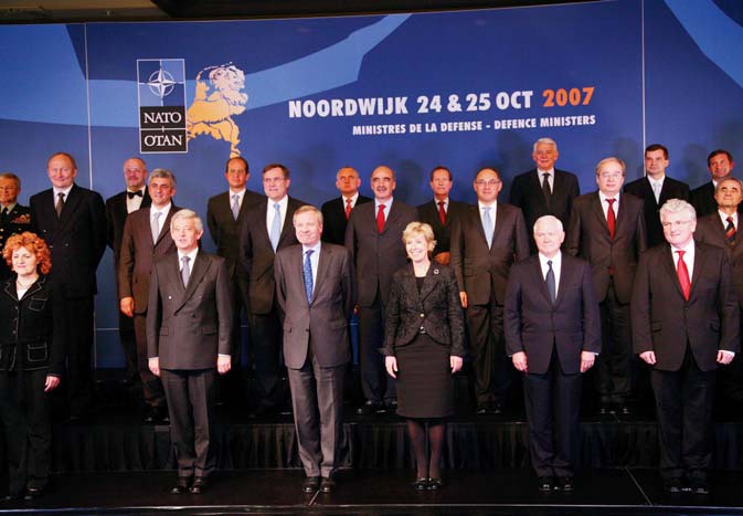Άτυπη σύνοδος των υπουργών αµύνης του ΝΑΤΟ στην Ολλανδία Ξεκίνησαν, την Τετάρτη 24 Οκτωβρίου 2007, στο Noordwijk της Ολλανδίας, οι εργασίες της Άτυπης Συνόδου των Υπουργών Άµυνας του ΝΑΤΟ, µε τη