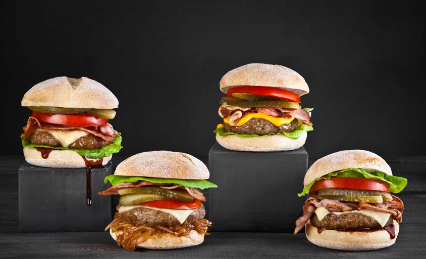 Επιλέξτε για το burger σας ψωμί τύπου brioche ή χωριάτικο BEEF BURGERS Hamburger... 2,10 (μπιφτέκι, ντομάτα, μαρούλι, κέτσαπ, μουστάρδα, σαλάτα φάρμα) Cheeseburger.