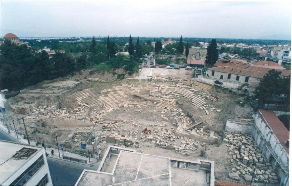 Β Κοινοτικό πλαίσιο στήριξης Β ΚΠΣ Στο πλαίσιο του προγράμματος Ανασκαφικές εργασίες στο Α Αρχαίο Θέατρο Λάρισας το χρονικό διάστημα 1999-2000 συντελέστηκαν εργασίες απομάκρυνσης