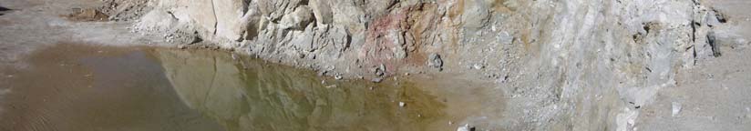 Εικόνα 1: Άποψη του κοιτάσματος γύψου ανυδρίτη στο Αλτσί (Μήκος της γραμμής 1 χιλιόμετρο).