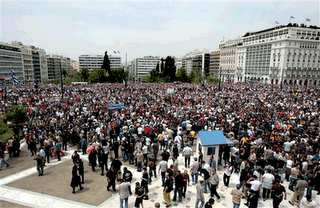 Η σηµερινή κρίση δεν µπορεί να φέρει τον φασισµό µε την ιστορική µορφή που πήρε στα µέσα του 20 ου αιώνα αλλά µπορεί να φέρει άλλα πολιτικά σχή- µατα στο προσκήνιο.