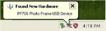 Σύνδεση µε υπολογιστή Αν θέλετε να µεταφέρετε αρχεία από/ προς την κορνίζα και τον υπολογιστή σας, συνδέστε την κορνίζα στη θύρα USB του υπολογιστή χρησιµοποιώντας το παρεχόµενο καλώδιο USB. 1.