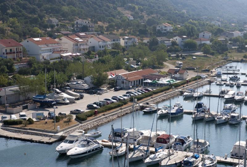 Slika 1.1.5.-1. Obala marine i gatovi C, D, E i F (www.aci-marinas.com) 1.1.6.