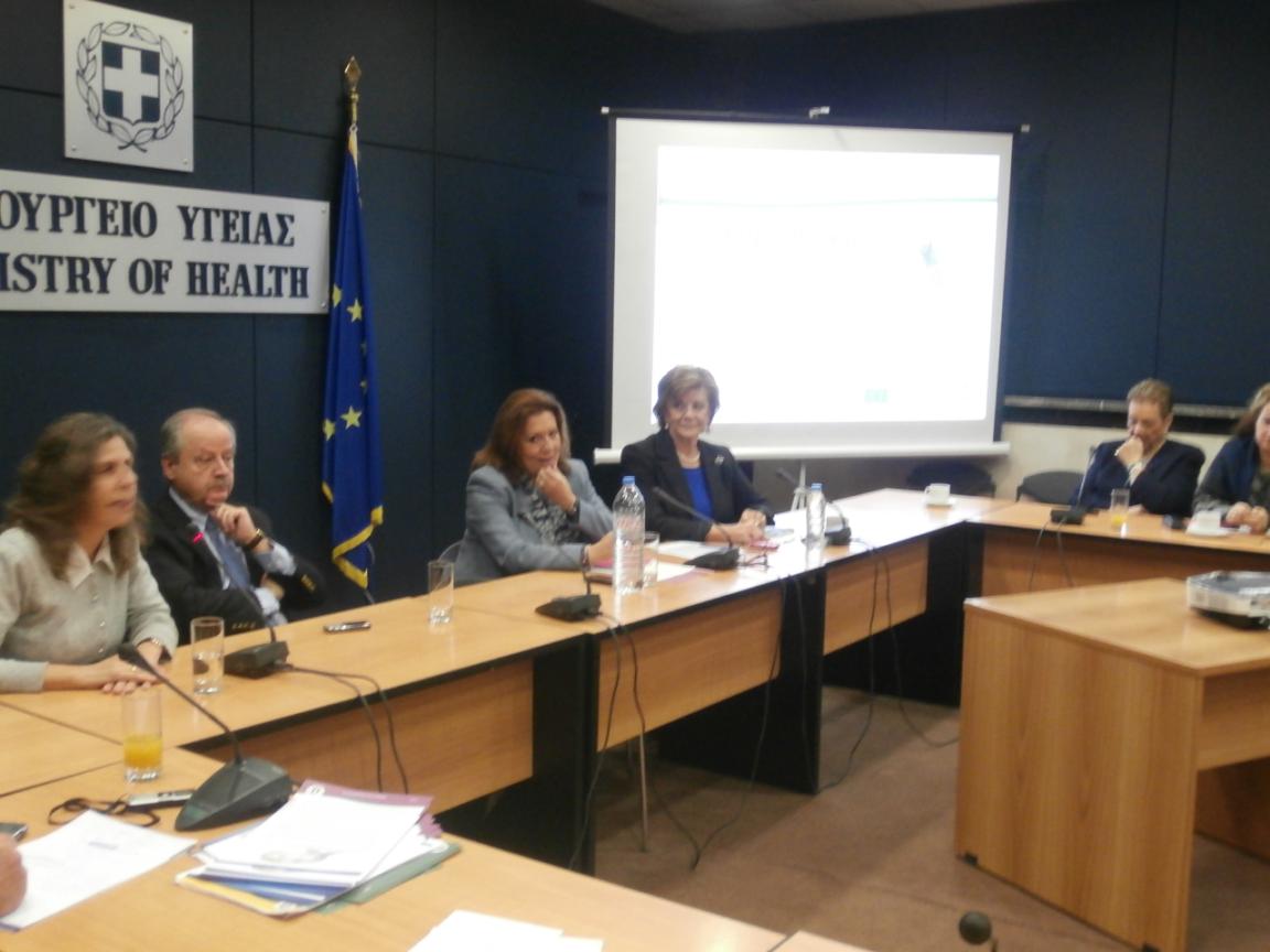Πξόθεηηαη γηα έλα ζεζκό πνπ μεθίλεζε ην 2008 θαη πνπ θάζε ρξόλν αθηεξώλεηαη ζηελ επαηζζεηνπνίεζε ηόζν ησλ επαγγεικαηηώλ πγείαο πνπ ζπληαγνγξαθνύλ ηα αληηβηνηηθά (ηαηξνί πξσηνβάζκηαο πεξίζαιςεο θαη