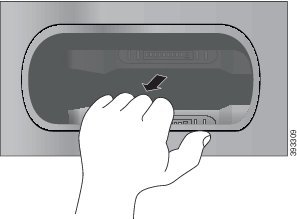 Φόρτιση της εφεδρικής μπαταρίας σας με τον πολυφορτιστή Αξεσουάρ Βήμα 1 (Προαιρετικά) Χρησιμοποιήστε ένα λεπτό κατσαβίδι για να ανασηκώσετε την υποδοχή φόρτισης, αν το τηλέφωνό σας είναι σε