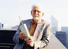 22. MARTIN COOPER Dr.Martin Cooper adalah seorang bekas pengurus bahagian sistem di Motorola.