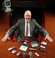 30. JACK S. KILBY Jack S. Kilby beliau adalah pencipta microchip pertama di dunia.