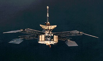 Το Mariner 9 εντόπισε επίσης στεγνά κανάλια μου μοιάζουν με κοιλάδες, οι οποίες έχουν σχηματιστεί από ποτάμια.