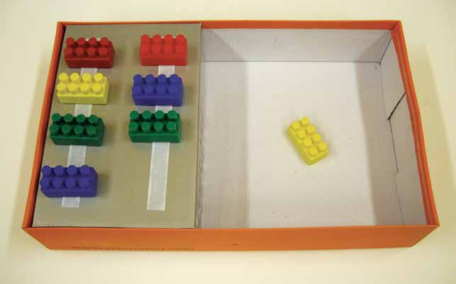 132 Αυτισμός: Δομημένη Εκπαίδευση & Κατασκευή Εκπαιδευτικού Υλικού Ρηχό τετραπλό κουτί Στόχος: ταξινόμηση, διάκριση διαφορών και ομοιοτήτων.