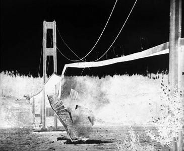 F_10_DD_06_P01 Vārds uzvārds klase datums REZONANSE SVĀRSTĪBU KUSTĪBĀ Situācijas apraksts ASV 1940. gadā vēja izraisīto svārstību rezultātā sabruka tilta konstrukcijas pār Takomas šaurumu.