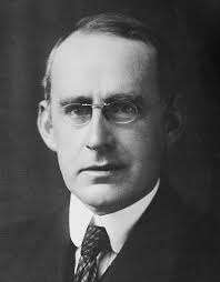 Σκηνή 2 η : Sir Arthur Stanley Eddington, Άγγλος, 1919,