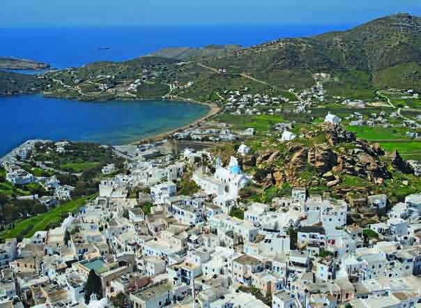 Tο νησί όπου ο χρόνος μοιάζει να σταματά The island where time seems to be standing still Ένα στολίδι στο περιδέραιο των Κυκλάδων. Ένας προορισμός ιδανικός. Γαλαζοπράσινα νερά και αμέτρητες αμμουδιές.