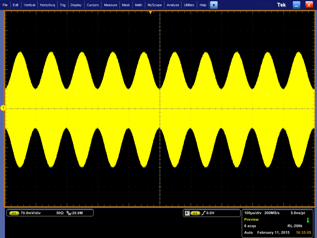 1.2.1.2 Απεικόνιση σε παλμογράφο Tektronix DPO7354C Στον παλμογράφο απεικονίζεται η κυματομορφή του σήματος. Διακρίνεται η περιβάλλουσα, διότι είναι πολύ μικρότερη η συχνότητα της από το φέρον.