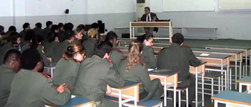 Γεια σας είμαι η Αφροδίτη! Το επάγγελμα που θέλω να ακολουθήσω είναι του οικονομολόγου στρατιωτικού. Βέβαια από μικρή ήθελα να ασχοληθώ με το χορό.