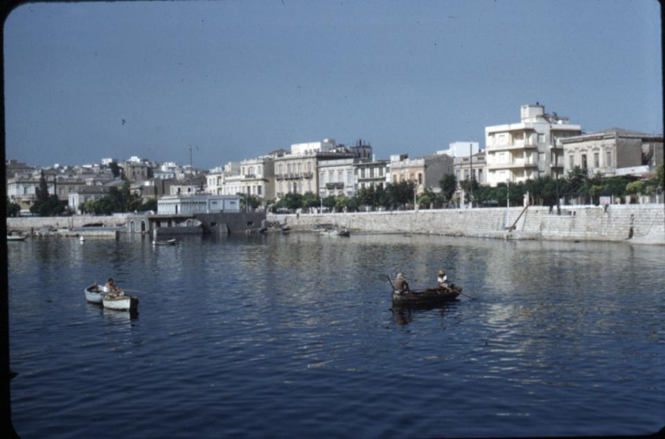 Πασαλιμάνι, 14 Αυγούστου 1960 Δημιουργός: Elva Hunting Τhe Digital