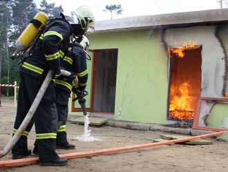 Požiarna bezpečnosť Reakcia na oheň Stavebné výrobky okrem podlahových krytín sa zaraďujú do triedy reakcie na oheň A1, A2, B, C, D, E a F.