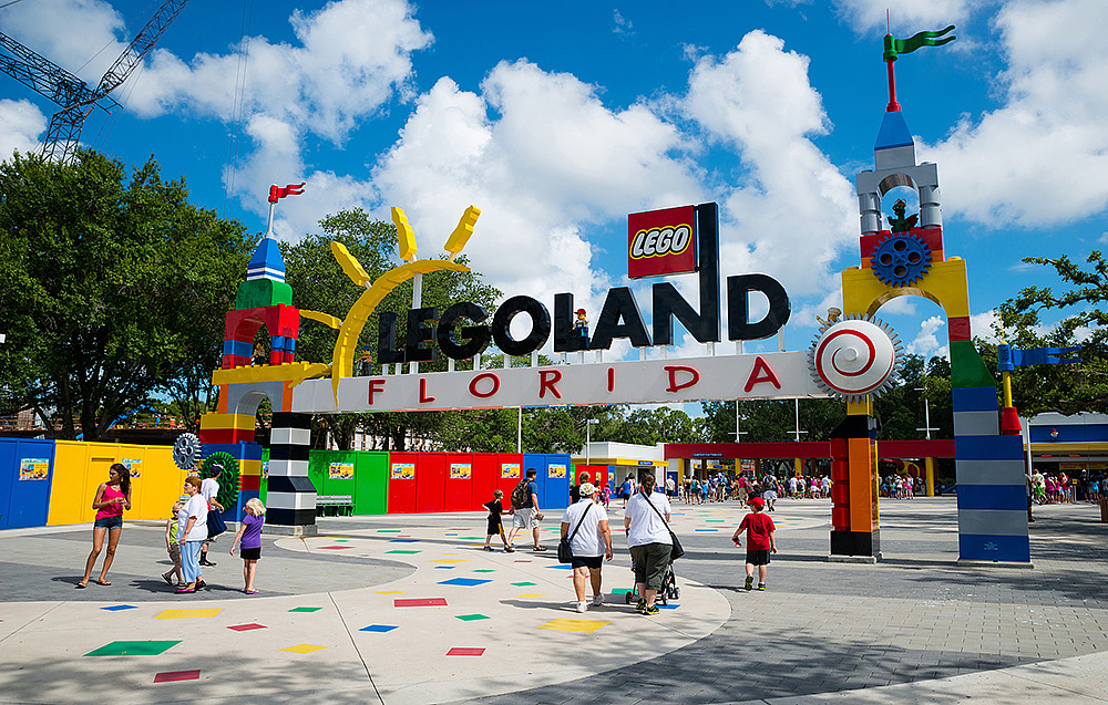 Φτιάξτε τη δική σας περιπέτεια στο Legoland Florida και να απολαύσετε την απίστευτη αξιοθέατα μόλις 45 λεπτά από το Ορλάντο. Ανακαλύψτε το καλύτερο πάρκο Legoland στον κόσμο.