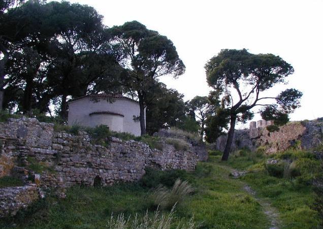 Τέταρτο διάζωμα: Το τμήμα αυτό είναι το περισσότερο οχυρωμένο και δυσπρόσιτο τμήμα του φρουρίου.