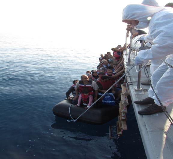 Συνδρομή στο Προσφυγικό Στο πλαίσιο συμβολής στην αντιμετώπιση των προσφυγικών ροών, η εμπλοκή του Πολεμικού Ναυτικού στις δομές φιλοξενίας έχει περιοριστεί κατά βάση στην Αττική λόγω της κύριας