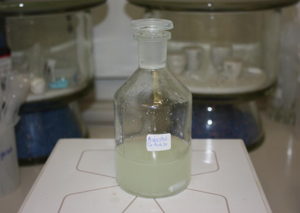 Πειραματική διαδικασία Πείραμα 1 (AsbestosOx.acid1X) Σε πλαστικό falcon ζυγίστηκαν 0.3 gr καθαρού χρυσοτιλικού αμιάντου. Προστέθηκαν σταδιακά 30 ml d.h2o. Παράλληλα σε μία κωνική φιάλη ζυγίστηκαν 0.