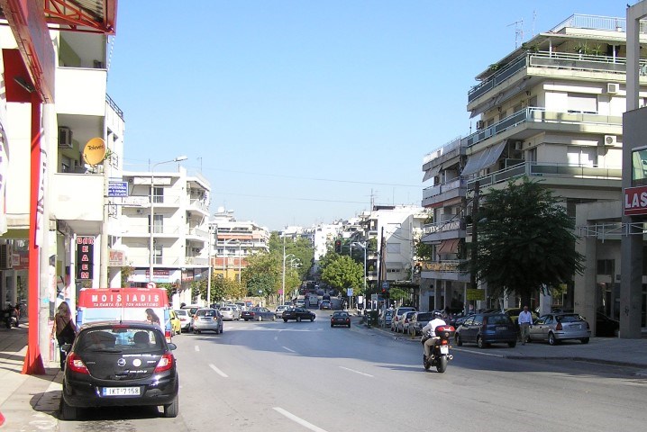 Η οδός Βασιλίσης Όλγας ήταν γνωστή και ως «Λεωφόρος Πύργων»; Ο κεντρικός δρόμος της νεότερης νοτιοανατολικής συνοικίας του δήμου Θεσσαλονίκης που δημιουργήθηκε στα τέλη του 19ου αιώνα, η σημερινή