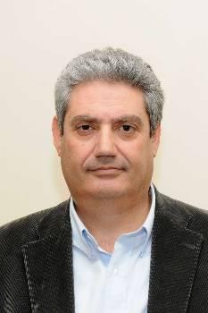 Παπαδόπουλος Μάκης Μηχανολόγος μηχανικός, 49 ετών, μέλος της ΚΕ του ΚΚΕ και υπεύθυνος της Ιδεολογικής Επιτροπής και του Τμήματος Οικονομίας της ΚΕ Γεννήθηκε στην Αθήνα και είναι 49 ετών.