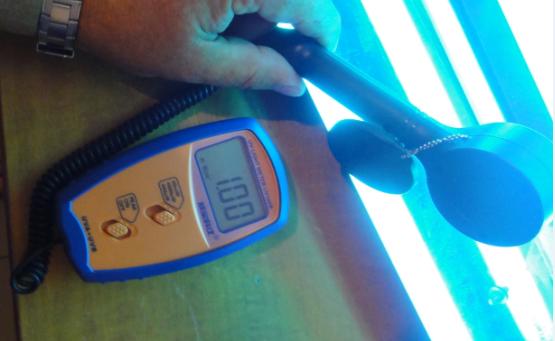 Εικόνα 121: Το φορητό φωτο-φασματόμετρο UV Light meter UV 340B με το