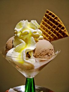 Σήμερον το Παγωτό* Μπορεί, το καλοκαίρι σιγά σιγά να τελειώνει αλλά αφού οι ζέστες καλά κρατούν το παγωτό είναι ακόμα επίκαιρο!