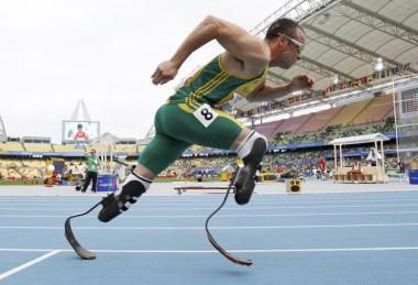 Ιδιαίτεροι Ολυμπιακοί Αγώνες Οι Παραολυμπιακοί Αγώνες είναι ουσιαστικά οι ισοδύναμοι Ολυμπιακοί Αγώνες με συμμετέχοντες αθλητές με κινητικές, οπτικές ή διανοητικές αναπηρίες.
