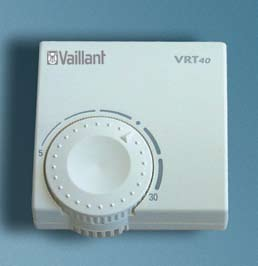 1.2 ModulirajuÊa regulacija VRT 40 Regulator sobne temperature bez uklopnog sata s modulirajuêom regulacijom Sobni termostat Jedinica VRT 40 VRT 40 Pogonski napon V maks.