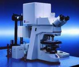 4.5Invertni mikroskop Uporabljamo ga pri delu s celicami. Omogoča nam direktno opazovanje celice v posodi, v kateri rastejo.
