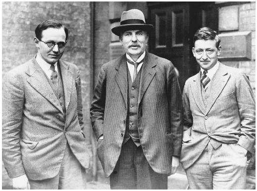 Ernest Rutherford (1871-1937) Hans Geiger and Ernest Marsden 1908 Οι Geiger και Marsden έκαναν πειράματα σκεδασμού των σωματιδίων άλφα όταν περνούν μέσα από λεπτά ελάσματα μετάλλων, όπως αργίλιο,