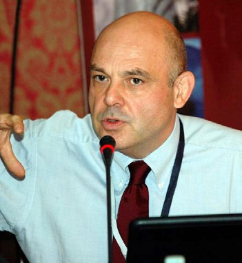 Paolo Manasse Καθηγητής Μακροοικονομικών και Διεθνούς Οικονομικής Πολιτικής στο Πανεπιστήμιο της Μπολόνια. Δίδαξε επίσης στο L.