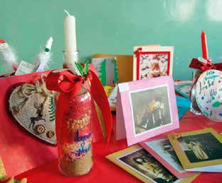 «Χριστουγεννιάτικο bazaar» με χειροτεχνίες-κατασκευές μαθητών και καθηγητών ΔΡΑΣΤΗΡΙΟΤΗΤΕΣ Mαθητές και καθηγητές οργνάνωσαν ένα bazaar για