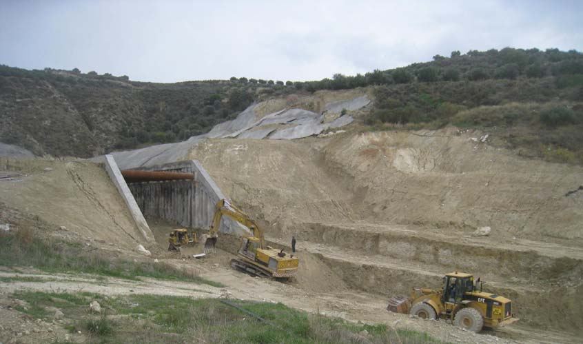 ΚΕΦΑΛΑΙΟ 2 ΕΥΣΤΑΘΕΙΑ ΠΡΑΝΩΝ Αστοχία πρανούς Εικόνα 5.6: Αστοχία πρανούς στο αριστερό μέτωπο της εξόδου της σήραγγας Απομαρμά, Μοίρες Ηρακλείου Κρήτης, 2009.