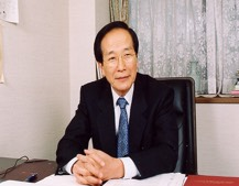 Akira Endo HO