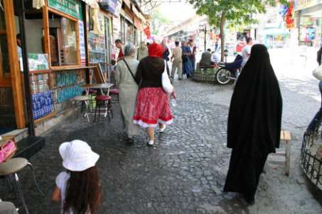 Z roba parka je lep razgled nad mestom. Kvadratasti stavbi sta na zunaj dokaj, ki so e v zeleno plat kaj naj si misli., Bursa. obleki.